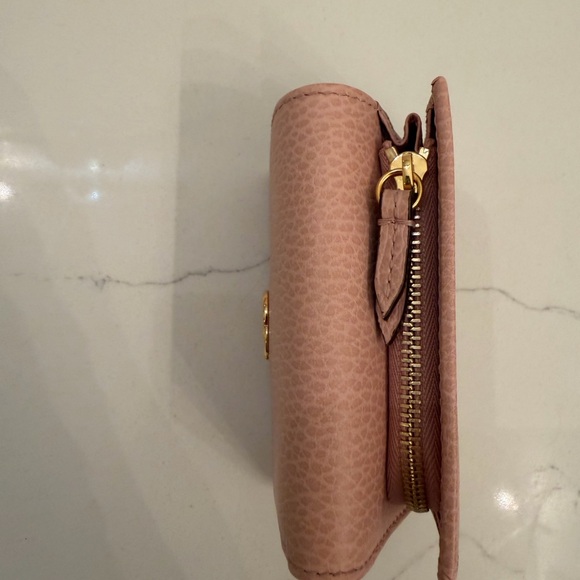 Gucci Blush Pink Leather Wallet with Gold Logo - Picture 3 of 6
